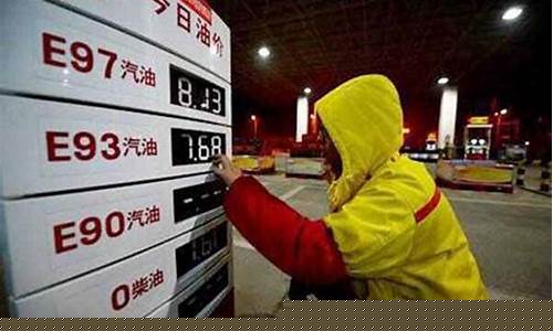加油站为什么油价高了_为什么好多加油站价